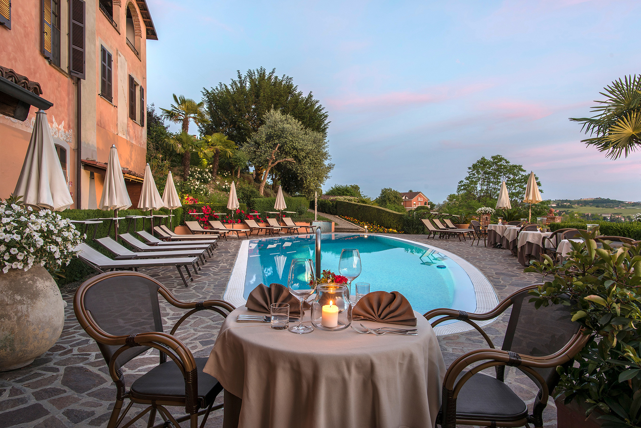 Abendessen am Pool - Sunstar Hotel Piemont